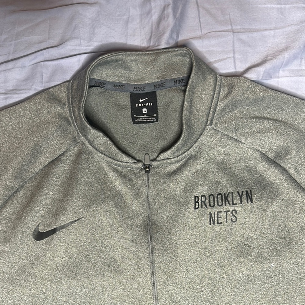 Nike Brooklyn Nets Therma Gray  Pullover Jacket - Picture 3 of 9
